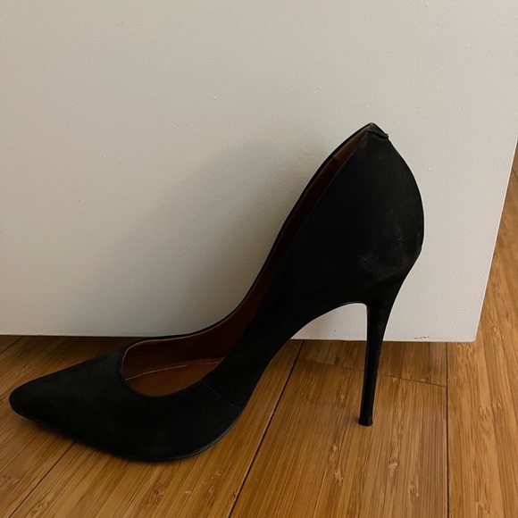 Black short hair suede pumps - Picture 3 of 3